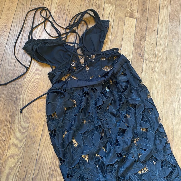 Meet me in Bali black lace romper - Picture 6 of 13